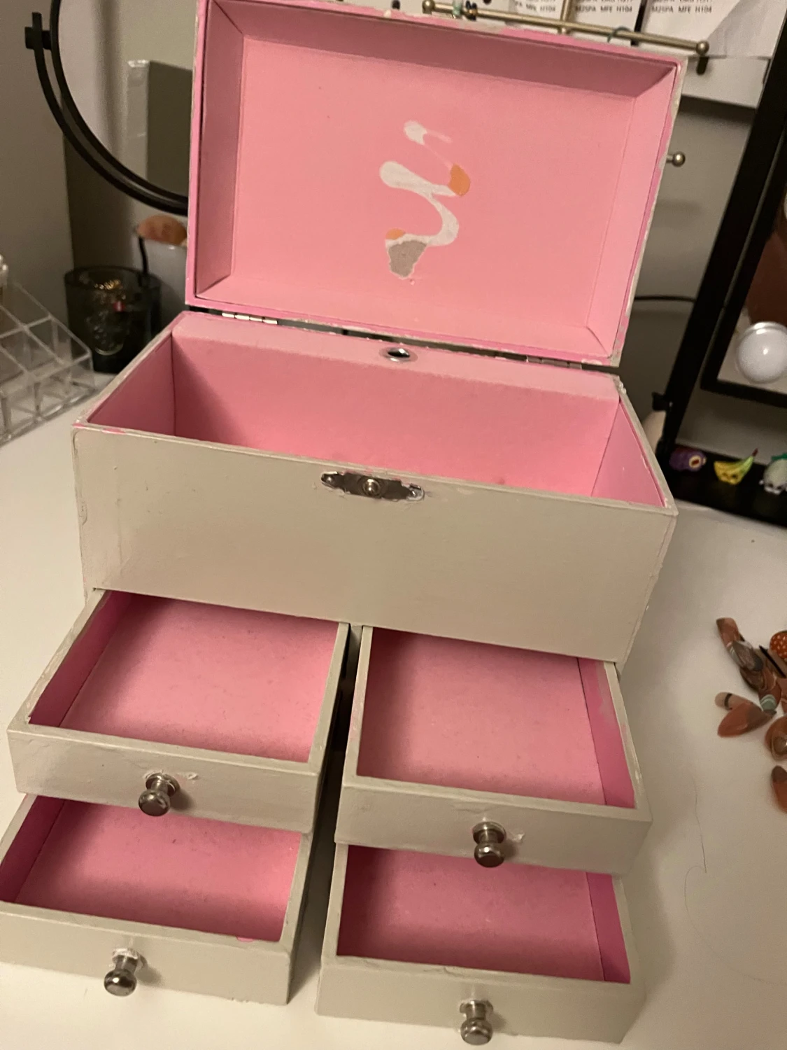 Vit och rosa smyckeskrin med lådor - 2