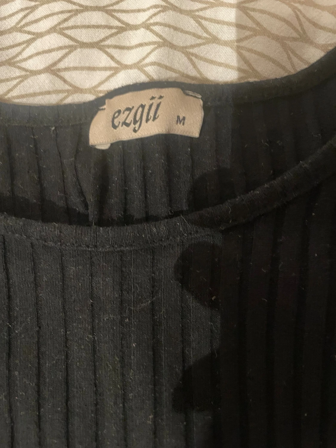 Svart ribbad tröja från Ezgi - 1