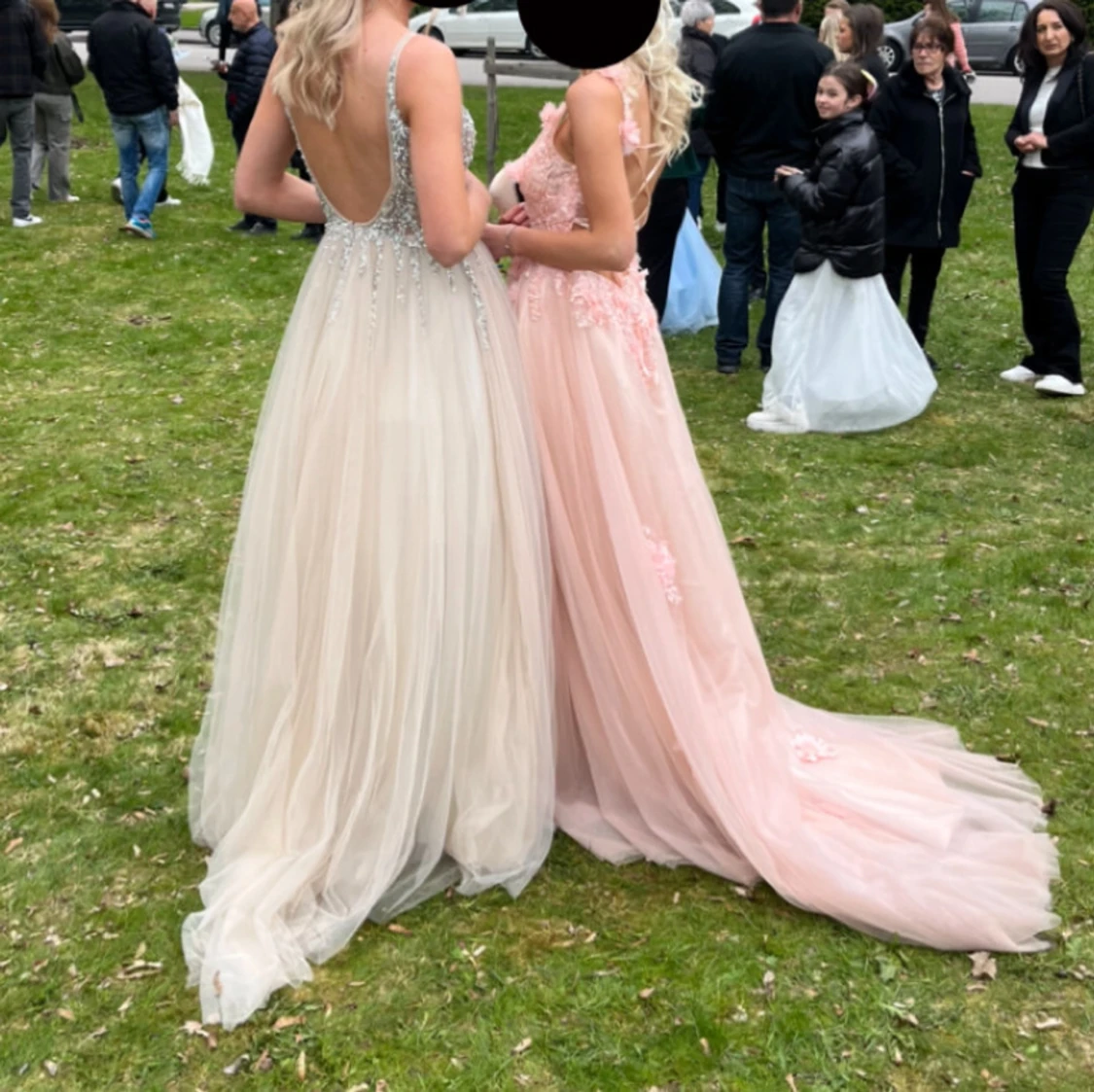 Champagnefärgad långklänning med paljetter - 2