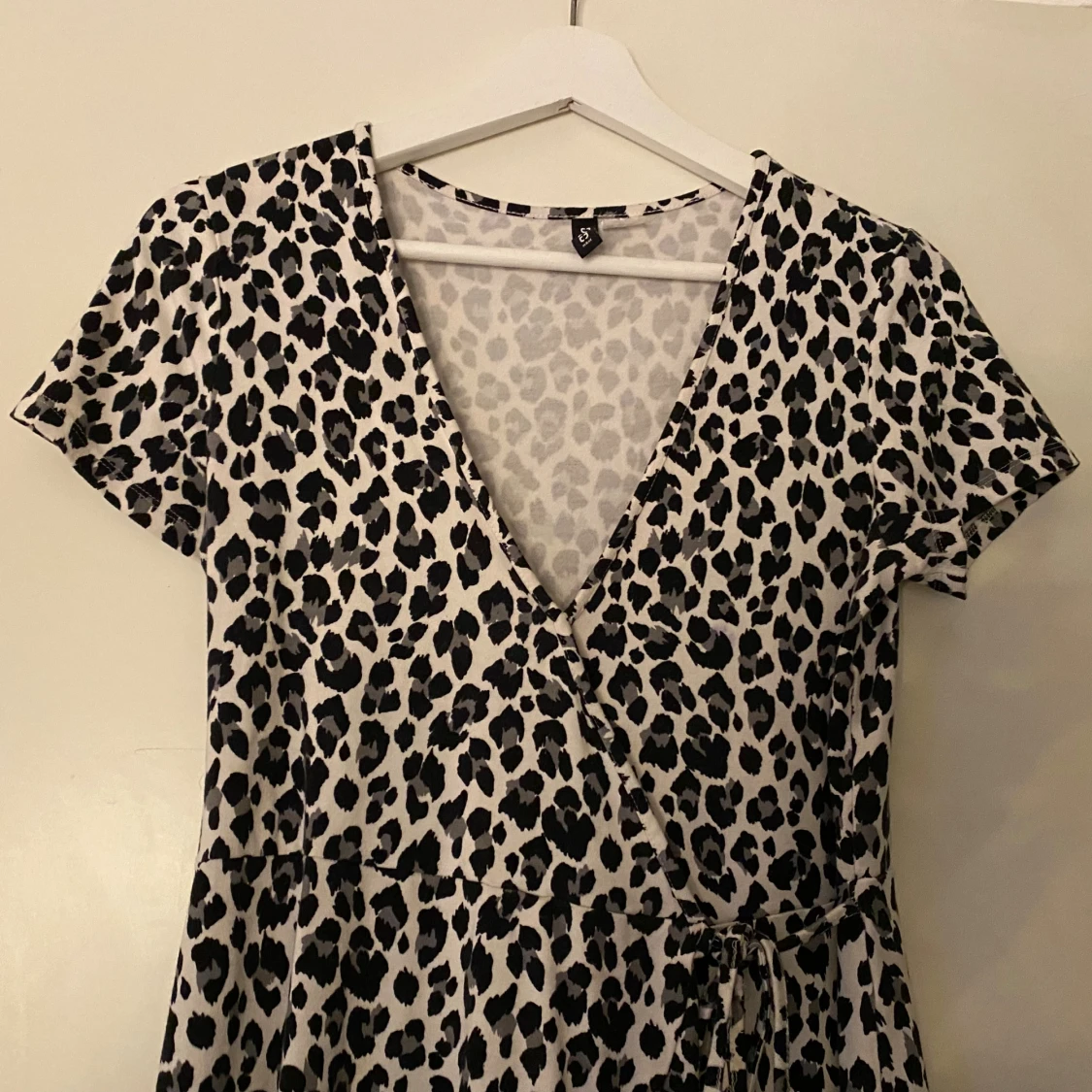 Leopardmönstrad omlottklänning H&M - 2