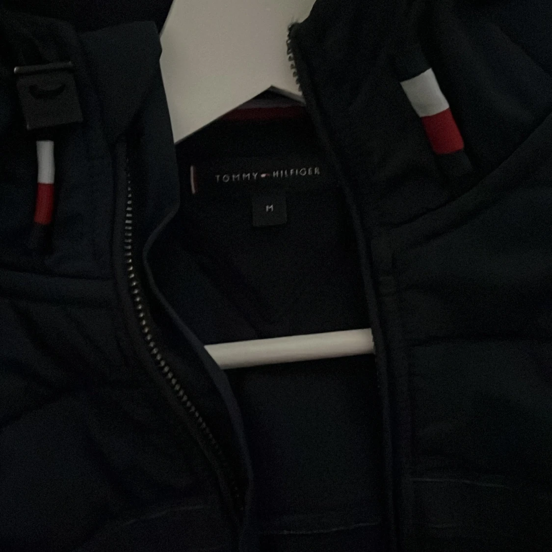 Svart vindjacka från Tommy Hilfiger - 4