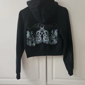 Ed Hardy tröja - Står storlek L men den är liten i storleken nypris: 1499