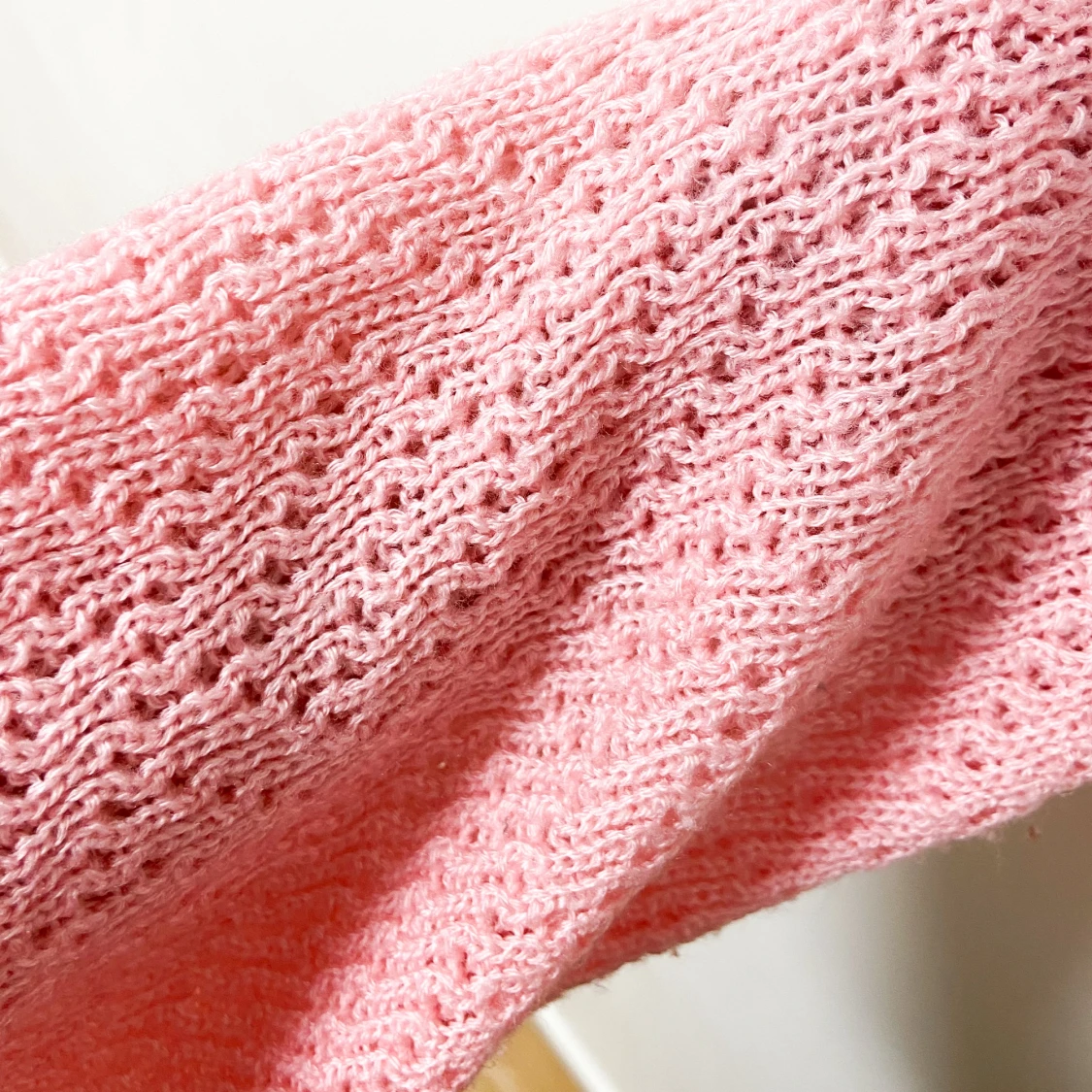 Oversized rosa stickad tröja - 4