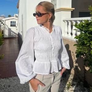 Nelly topp - En jätte fin smock topp från Nelly. Den är i helt nyskick och har endast använt den två gånger ❤️