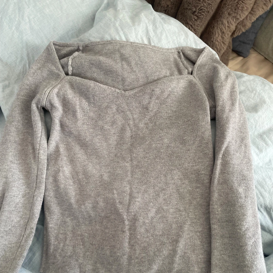 Grå ribbad långärmad topp - 1