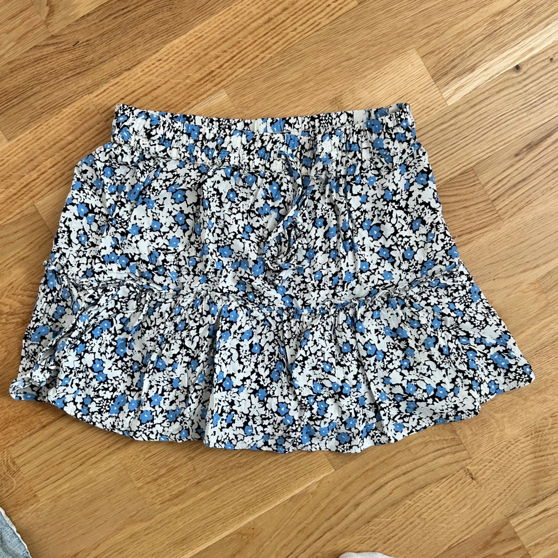 Blommig volangkjol från Zara - 2