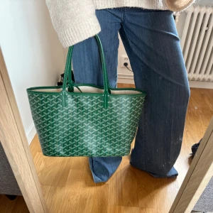 Grön mönstrad väska - Ej äkta, fint skick