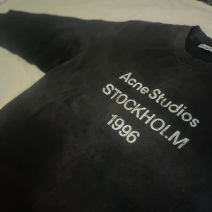 Acne studios långarmad s - Passar 180, kommer med tag, kvitto och påsen, skriv vid någon fundering
