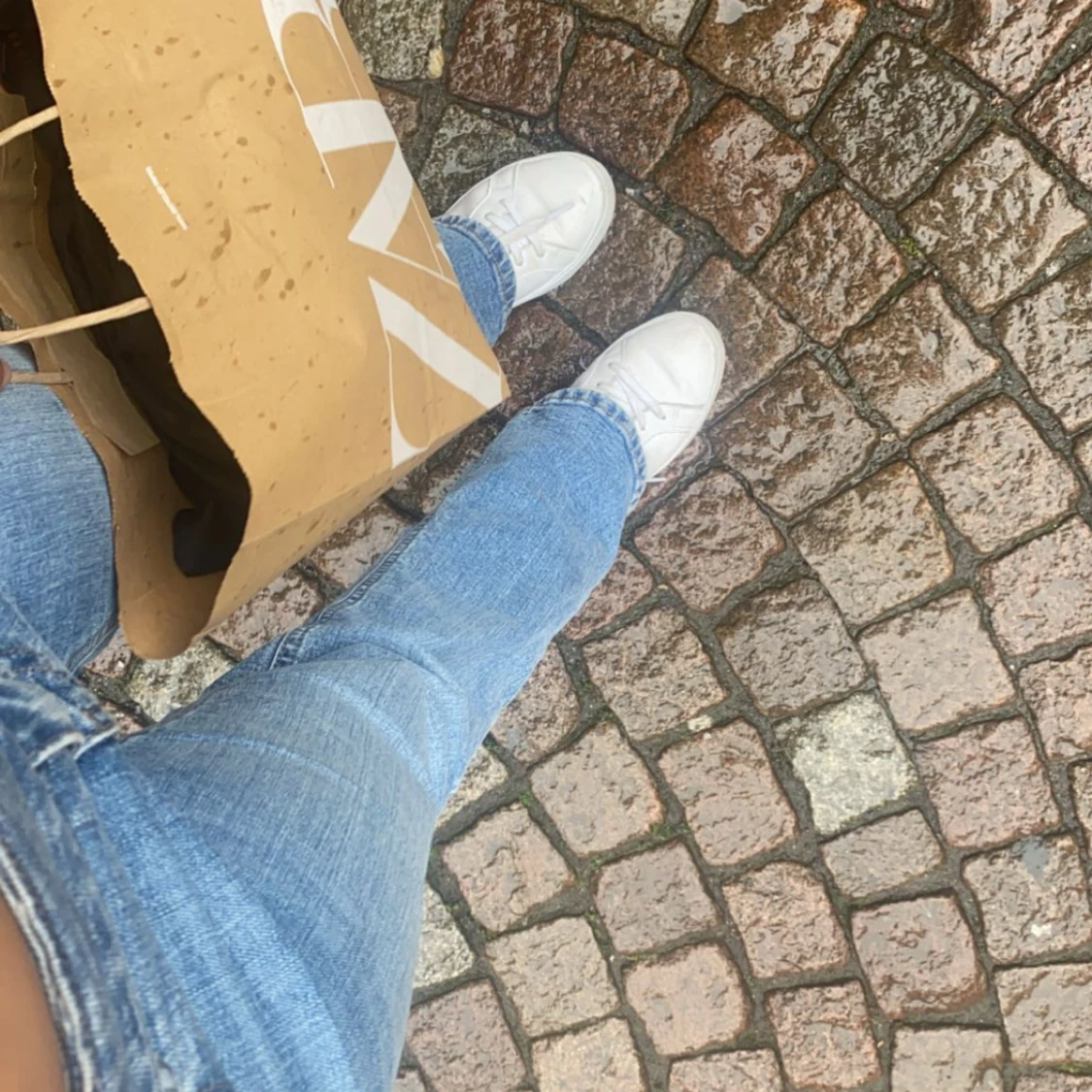 Blå bootcut jeans låg midja