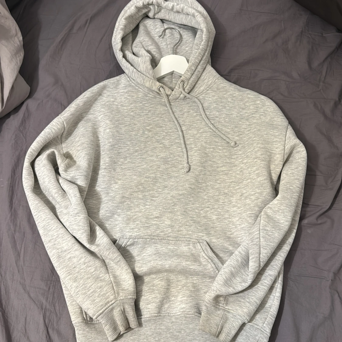 Grå oversized hoodie med huva - 1