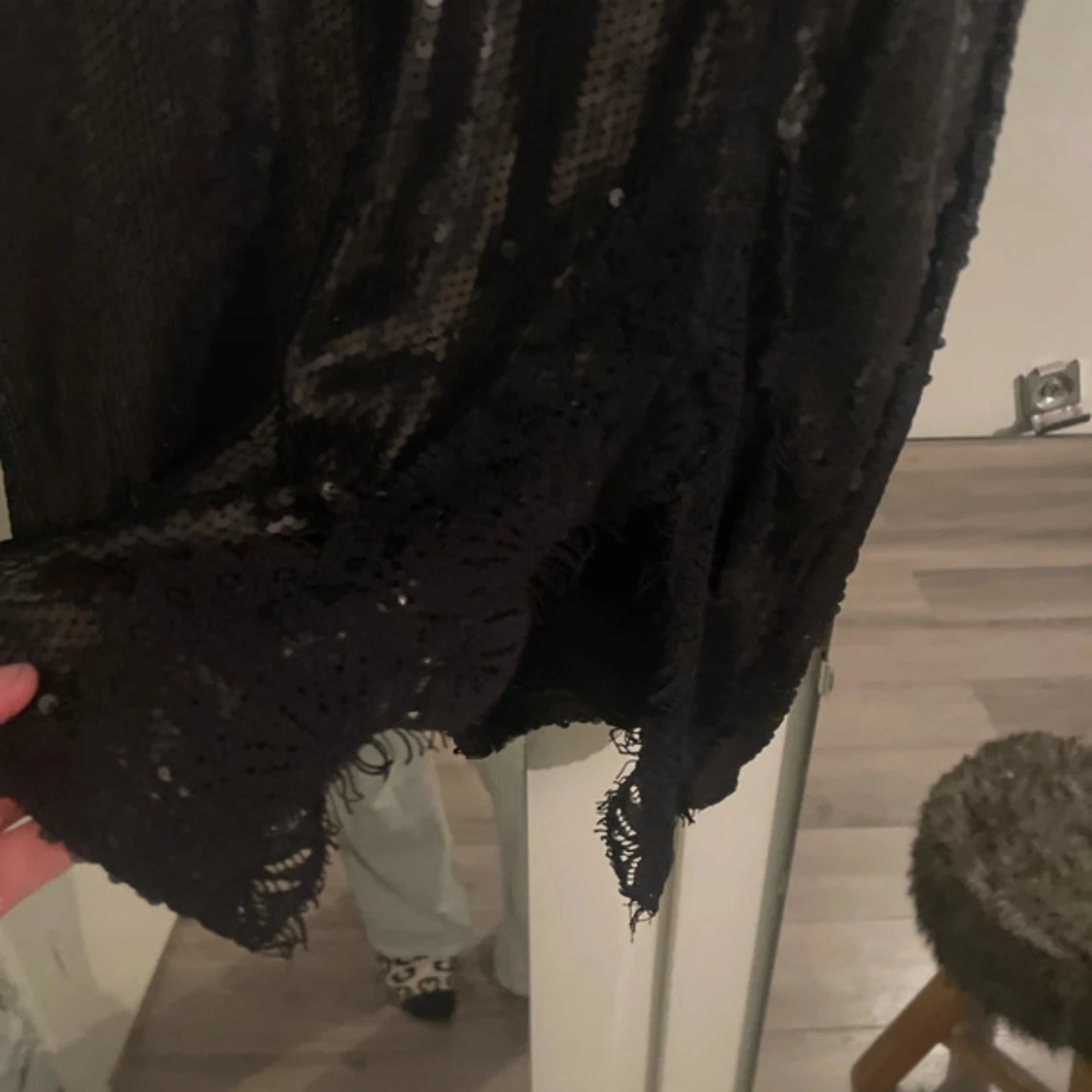 Svart paljettklänning med spets - 1