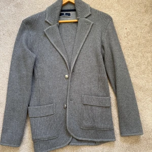 Cardigan - Cardigan från Hansen&Jacob i fint skick. Passar storlek M