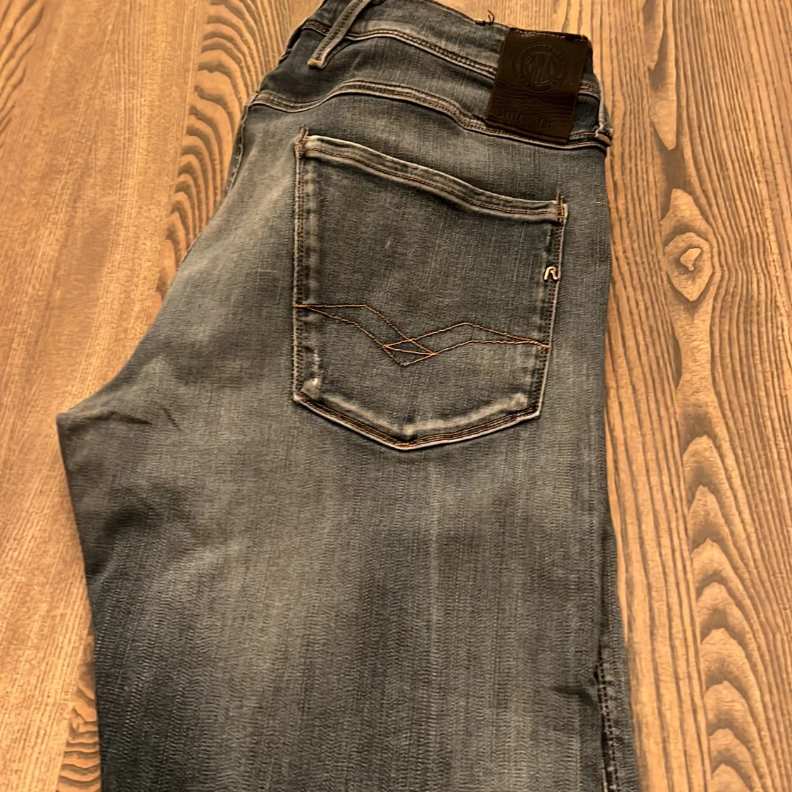 Replay Anbass jeans i tvättad blå - 3