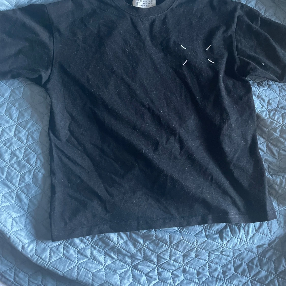 Maison Margiela svart t-shirt med tryck - 4