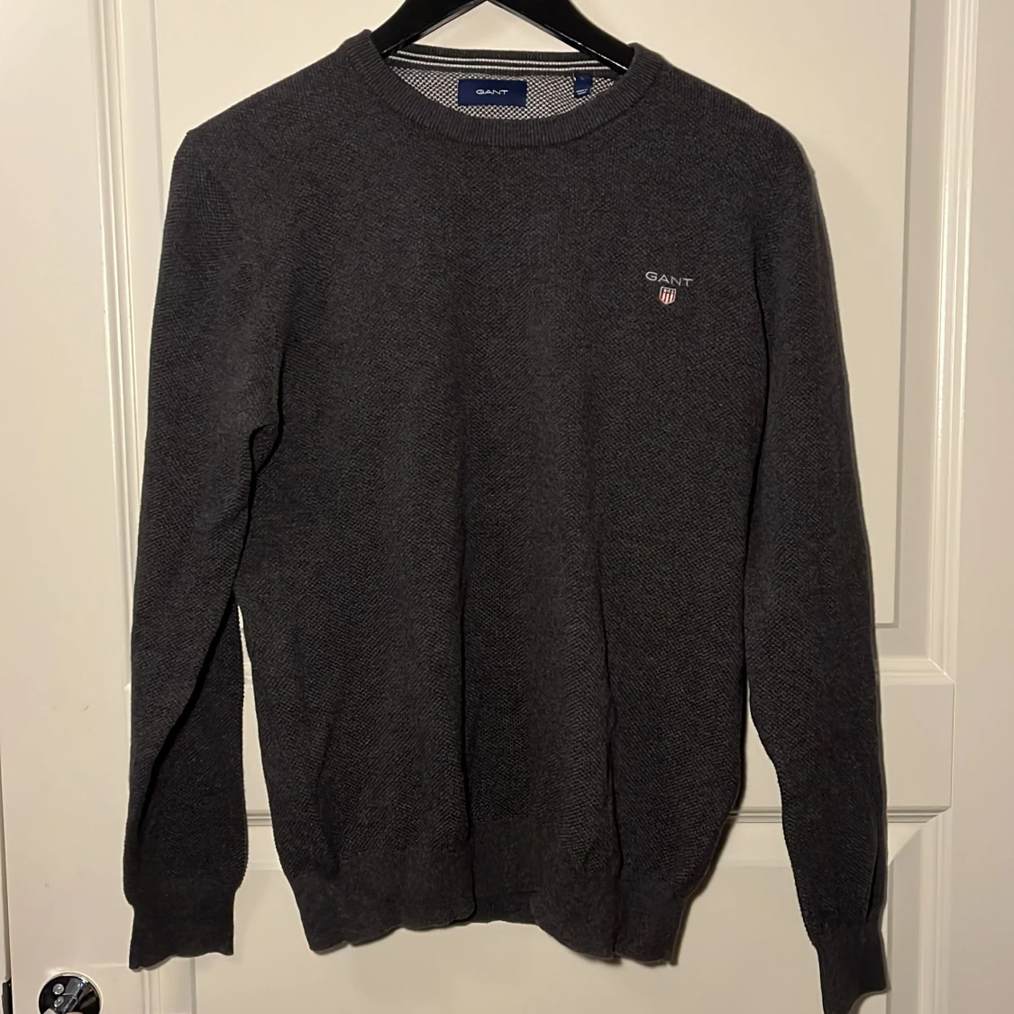 Grå stickad GANT tröja