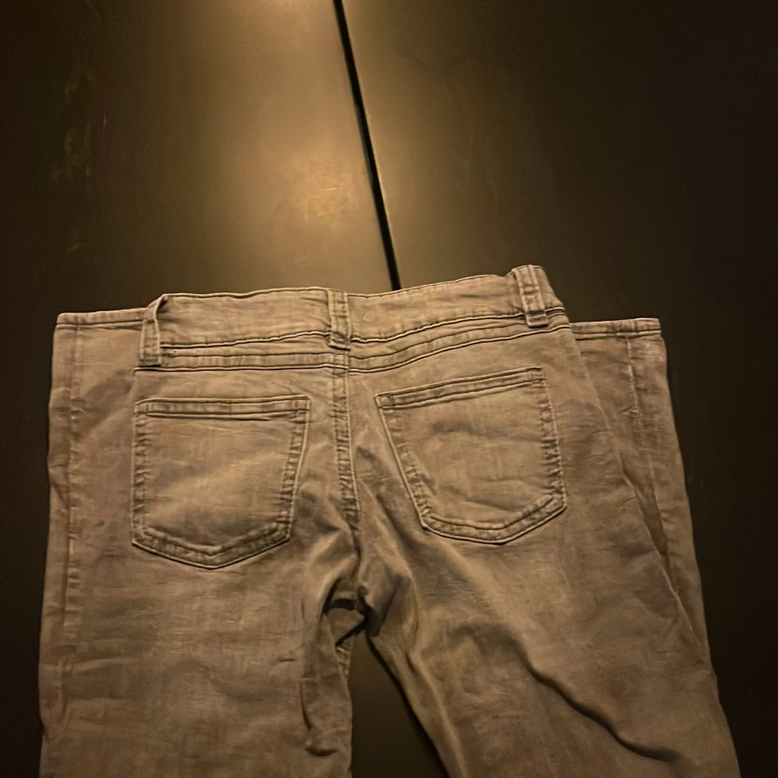 Grå jeansbyxor från Salt - 2