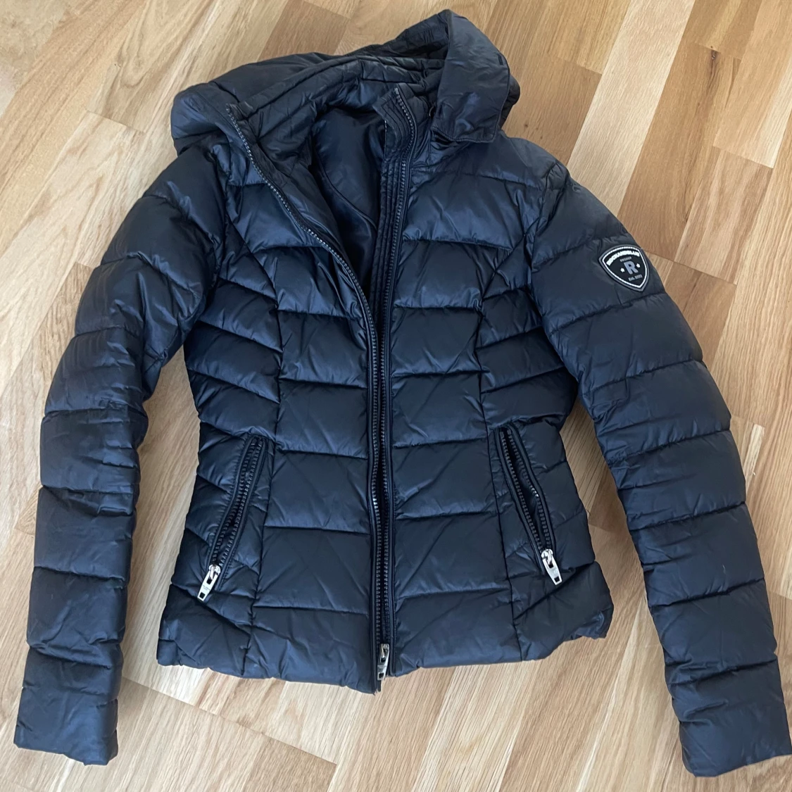 Svart pufferjacka Rockandblue