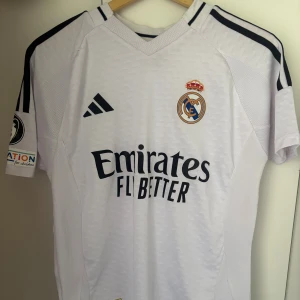 Real Madrid tröja 24/25 - Tröjan har använts ett par gånger men det syns knappt