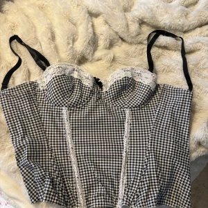 Korsett Topp - Snygg korsett topp från HM i superfint skick