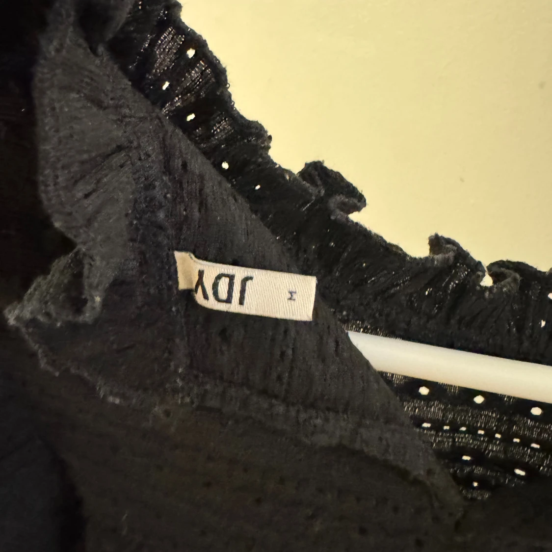 Svart blus med volang från JDY - 2