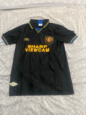 Cantona Retror Manchester United tröja  - Cantona Retror Manchester United tröja. Storlek M. Mycket bra skick 