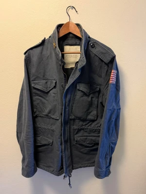 RalphLauren Denim&Supply Fieldjacket - Tjena! Säljer denna riktigt feta RalphLauren Denim&Supply jackan, RL D&S finns inte kvar längre vilket gör att jackan är lite svårare att få tag i, Storlek M, hör av dig vid funderingar!🙌