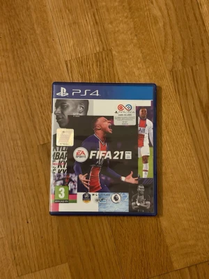 FIFA 18 & FIFA 21 - PS4 - Jag säljer FIFA 18 & FIFA 21 till PS4. Båda spelen är i gott skick och fungerar som de ska. Du kan köpa båda för 150kr eller separat för 100kr st.