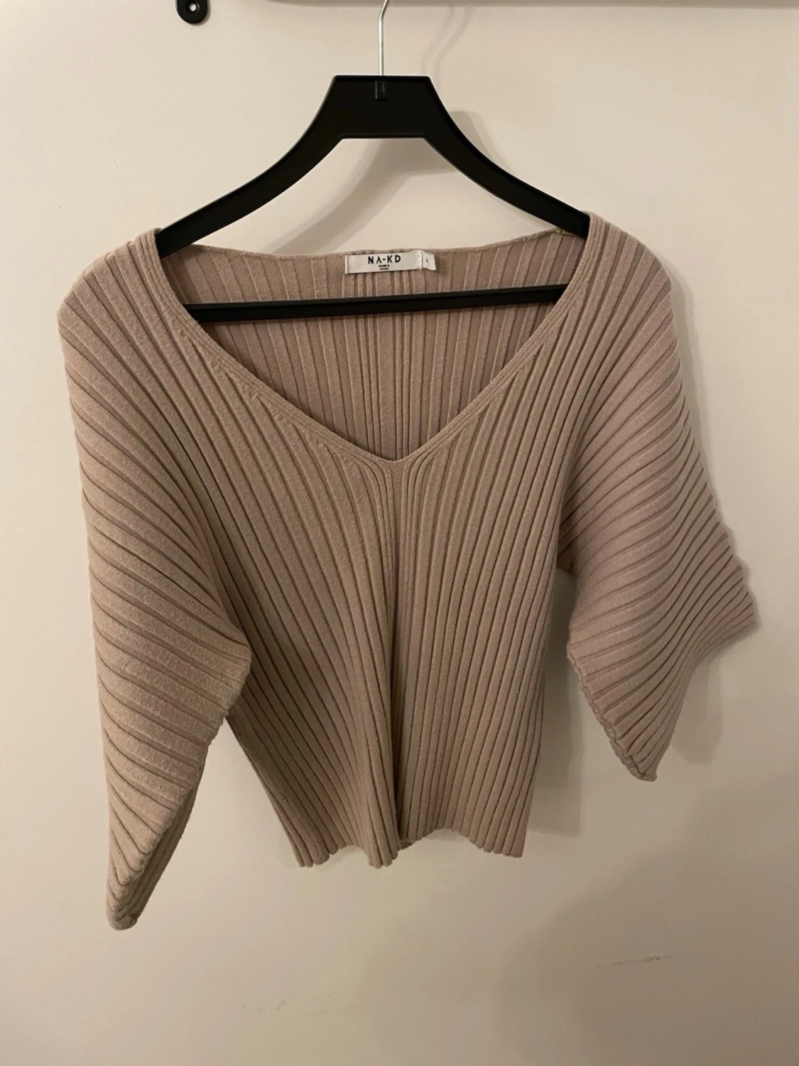 Beige ribbad topp från NA-KD