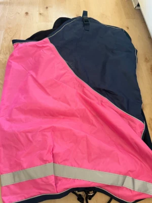 Reflextäcke häst - Säljer detta reflextäcket för häst i stl 145. 200 kr 