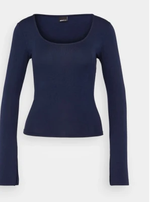 Mörkblå långärmad topp Gina Tricot -  mörkblå långärmad topp från Gina Tricot. Toppen har en rundad urringning, den har även slits i armen. 💕