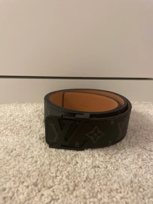 Svart Läderbälte - Stilrent svart läderbälte, 110cm