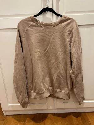 Brun sweatshirt  - Enkel och stilren brun sweatshirt