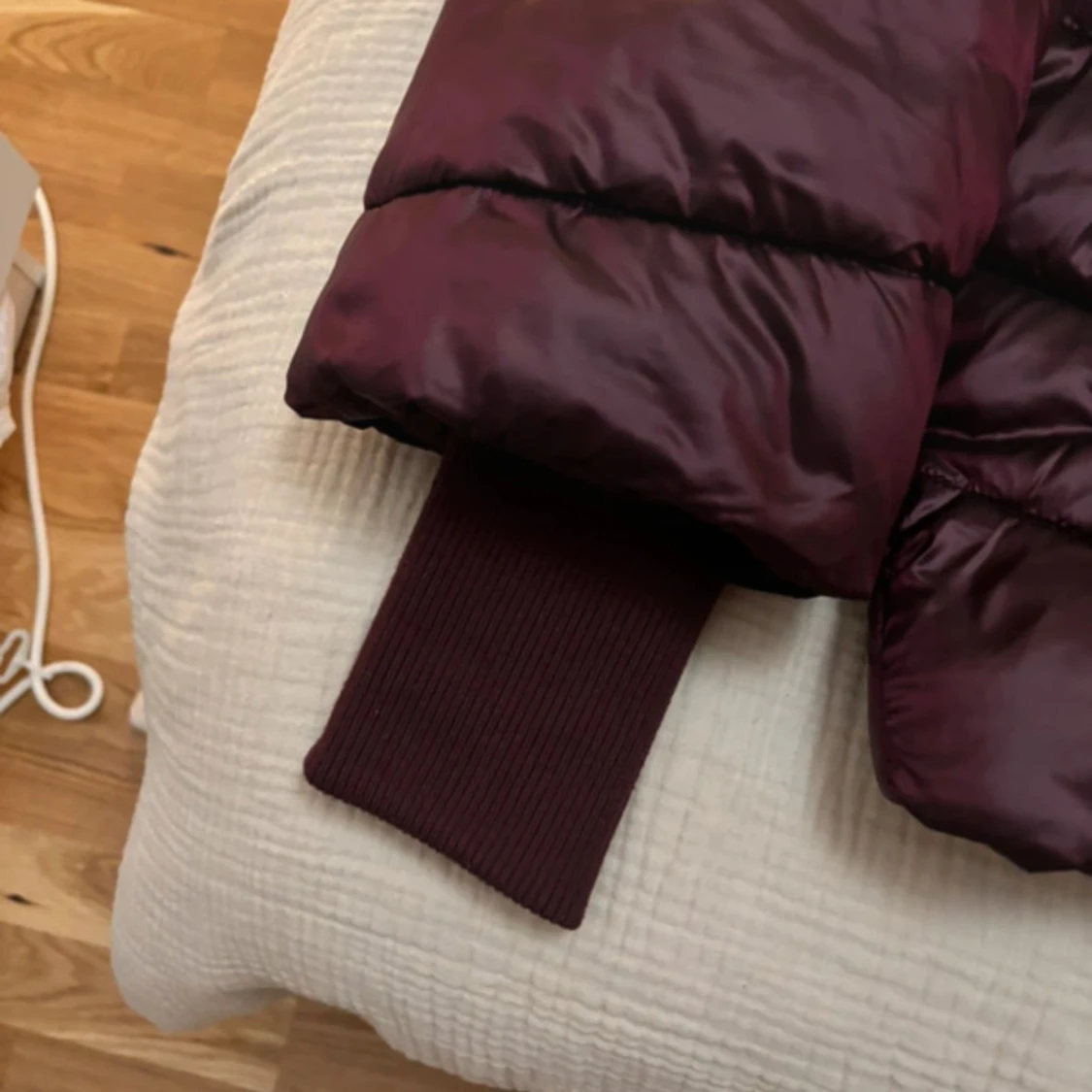 Tatuum vinröd pufferjacka med hög krage - 2