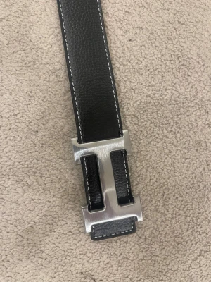 H bälte  - Ett bälte från H helt ny och 110 i längd ungefär 