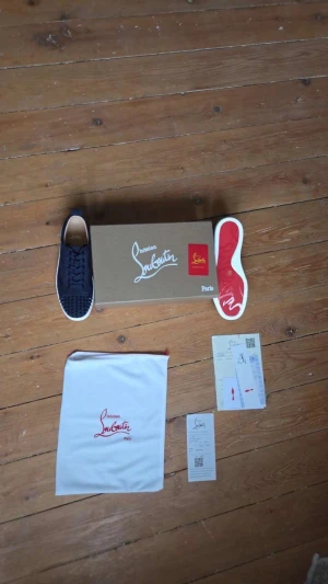 Christian Louboutin - De är nästan helt nya men de är i väldigt bra skick ändå.