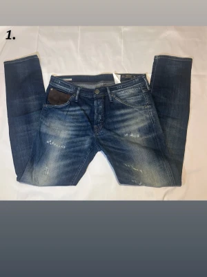 Jack and Jones jeans  - Säljer dessa riktigt snygga Jack and Jones jeans i storlek W32 L32 i modellen Glenn/slimfit. Jeansen har både en riktigt snygg tvätt men även riktigt snygga slitningar. Priset är inte fast utan går att diskutera!