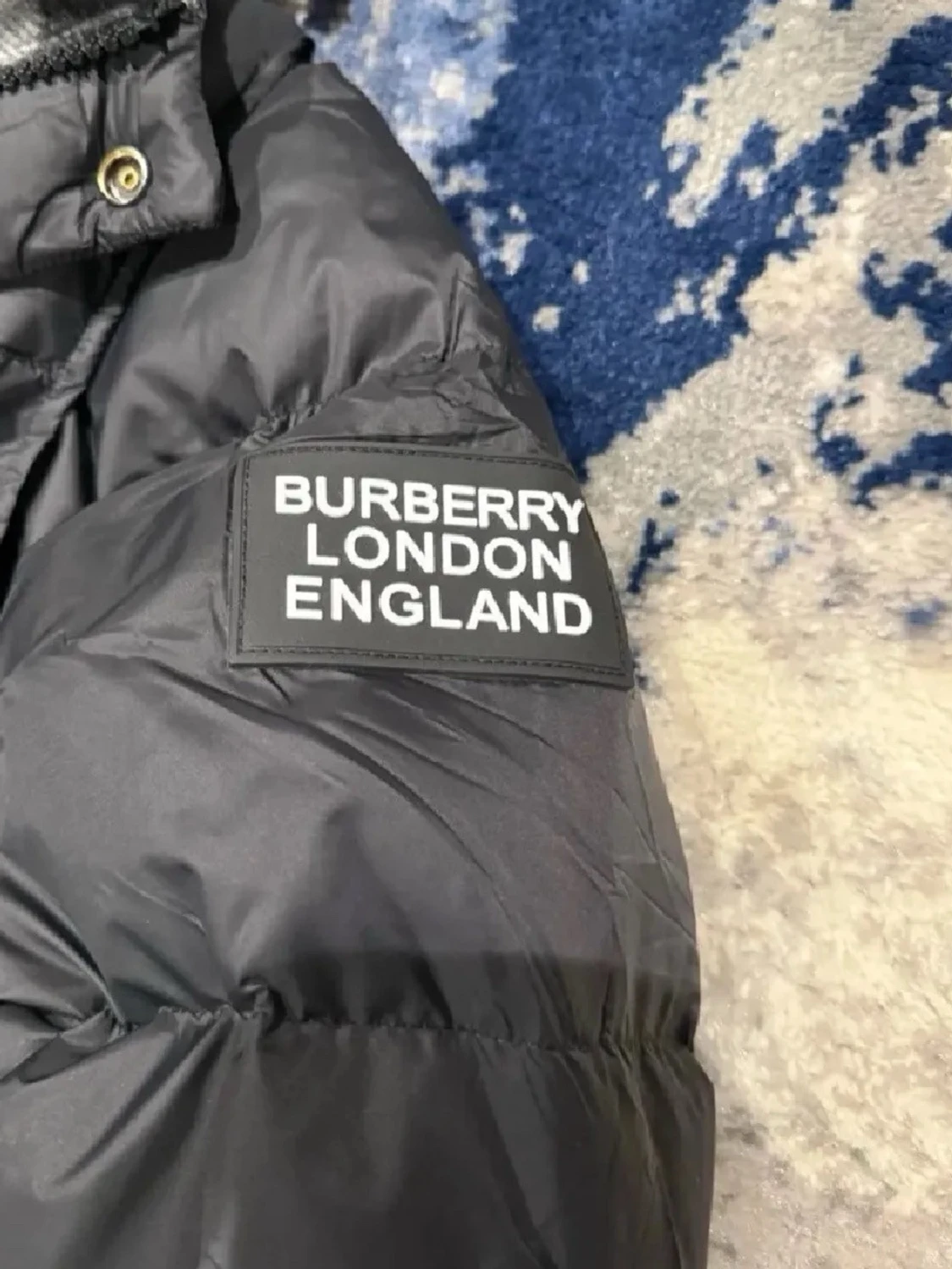 Svart pufferjacka från Burberry - 1