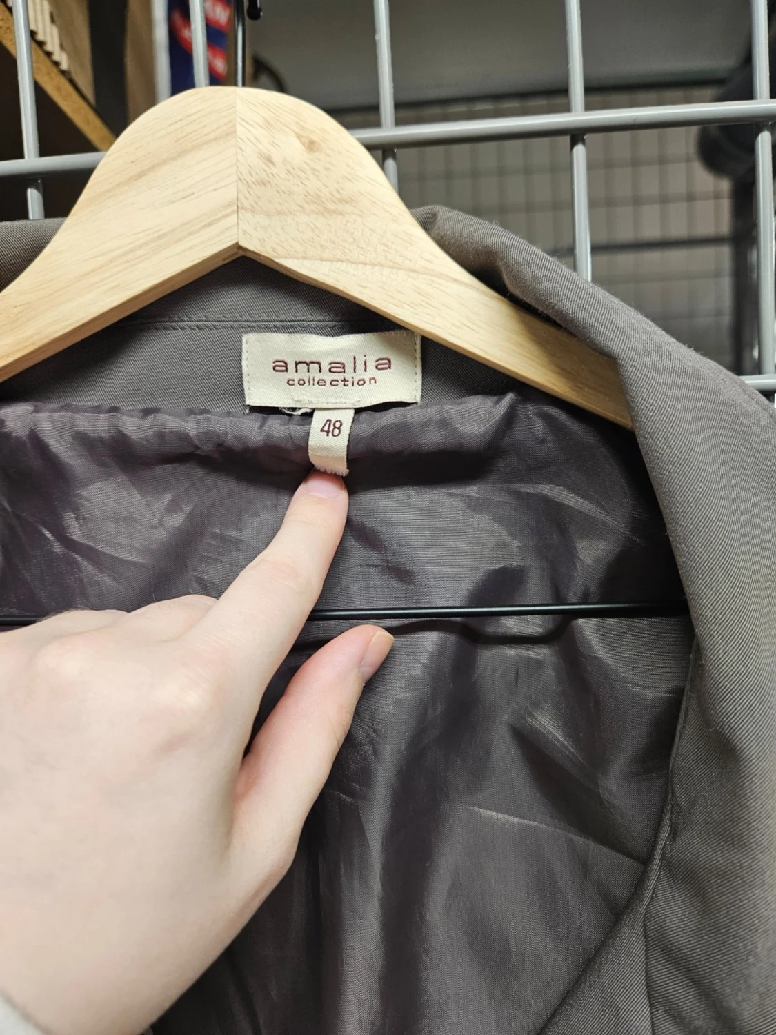 Grå jacka med dragkedja från Amalia - 1