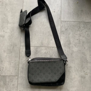 Liv Trio väska - Helt Ny! Postas dirket efter köp!