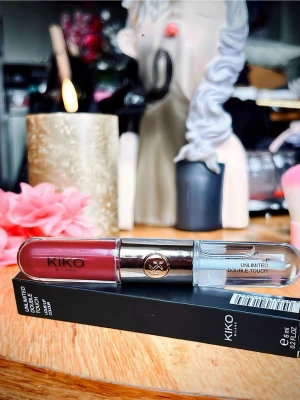 Unlimited Double Touch från KIKO Milano! - Unlimited Double Touch Liquid Lip Color ”108 Satin Currant Red” från KIKO Milano. 6 ml. Oanvänd med kartong.