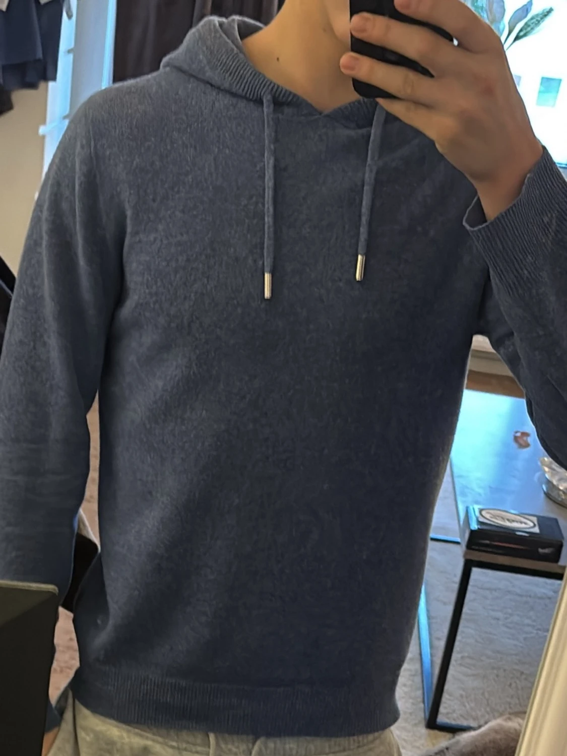 Mjuk blå hoodie i kashmir