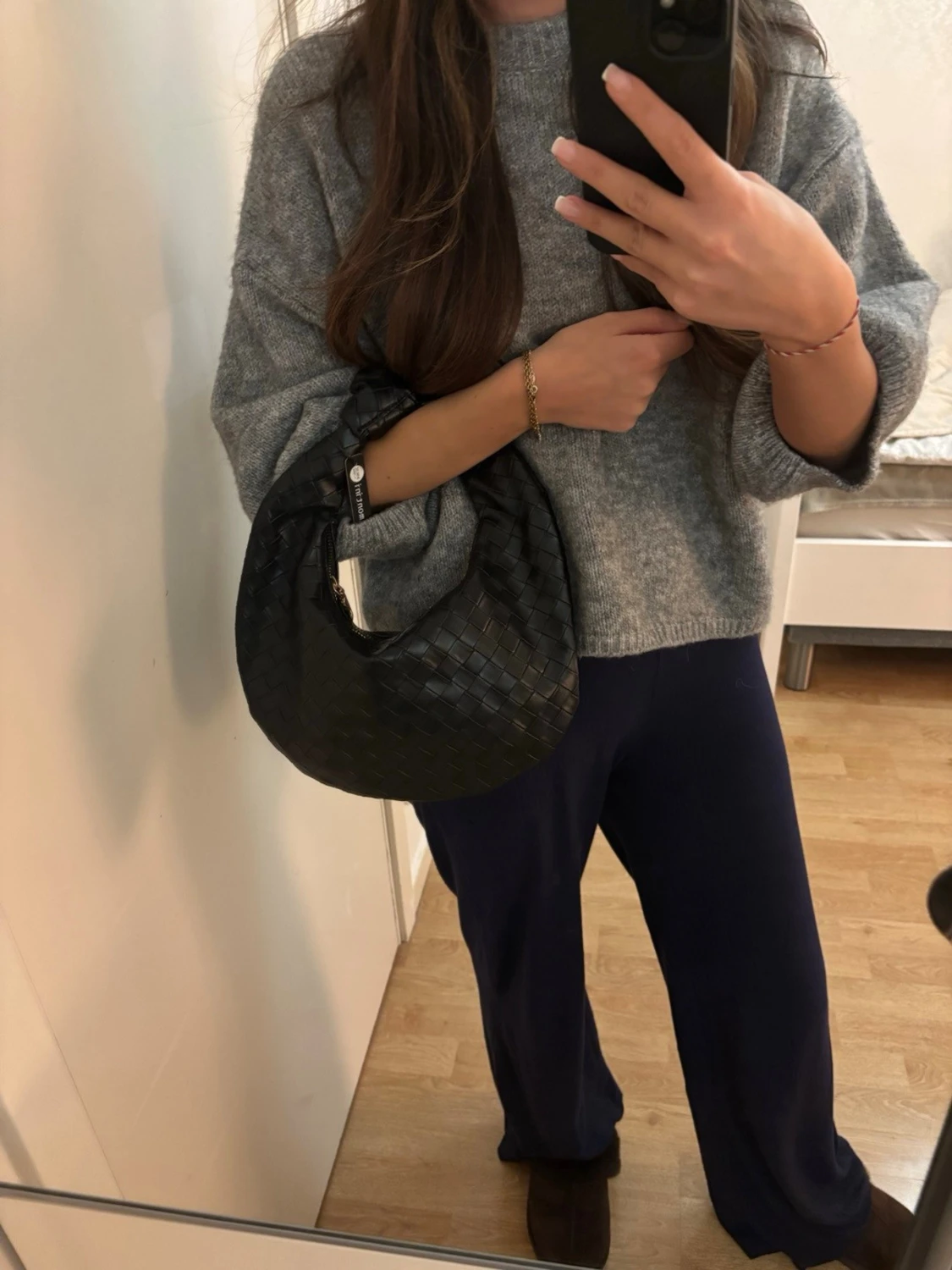 Svart flätad handväska med knut - 2