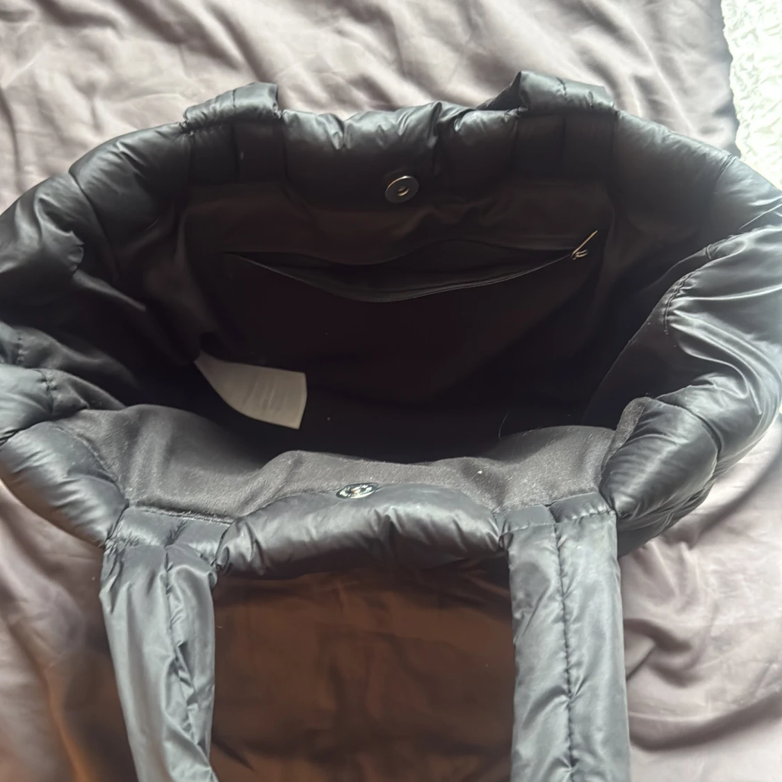 Svart puffad shoppingväska - 1