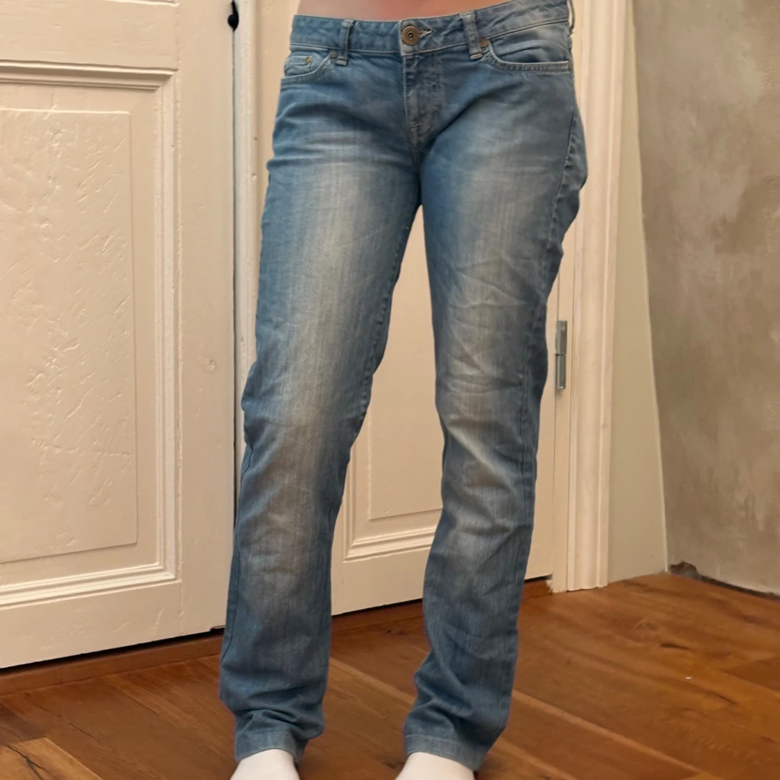 Ljusblå jeans lågmidjat - 2