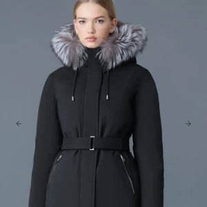 Mackage jacka Jeni-x storlek S - Nypris 15 000:- , mitt pris är 4500:- har dustbag men inte kvittot kvar. Använd fåtal gånger i helt perfekt skick och ingen doft på