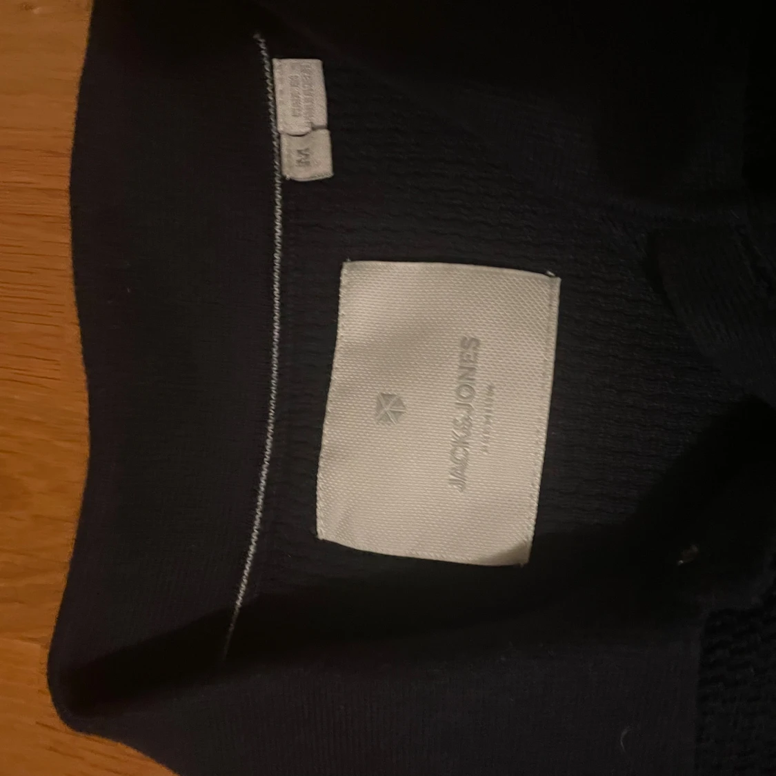 Mörkblå pikétröja från Jack & Jones - 2