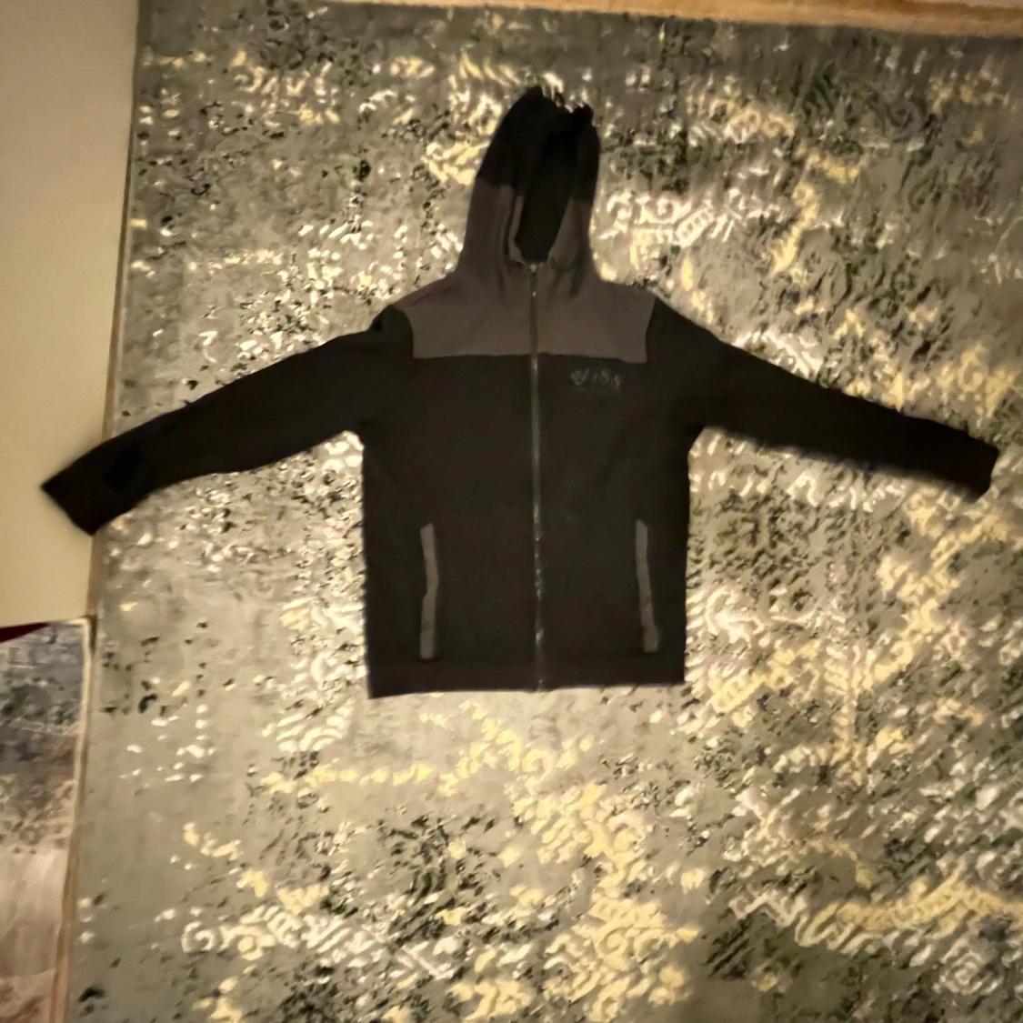 Svart hoodiejacka från BOSS