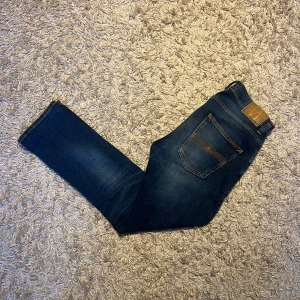 Nudie jeans grim tim slim fit herr w31 - Nudie jeans modell grim tim storlek w31. Riktigt skön wash på dessa. Mycket bra skick utan defekter. Nypris runt 1599kr. Postas antigen samma dag som köp eller dagen därpå🙌💯