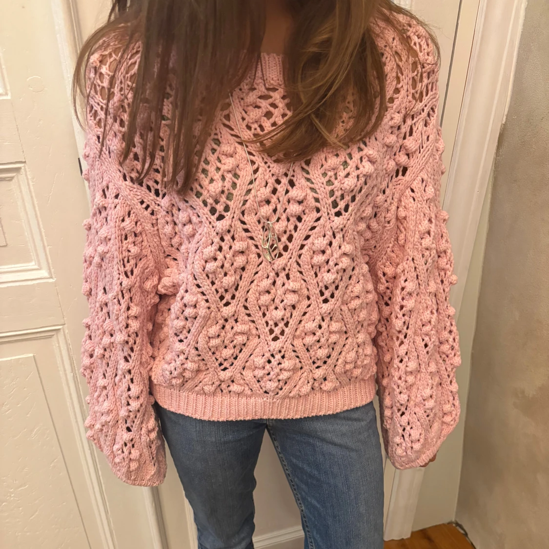 Rosa stickad tröja med ballongärmar - 2