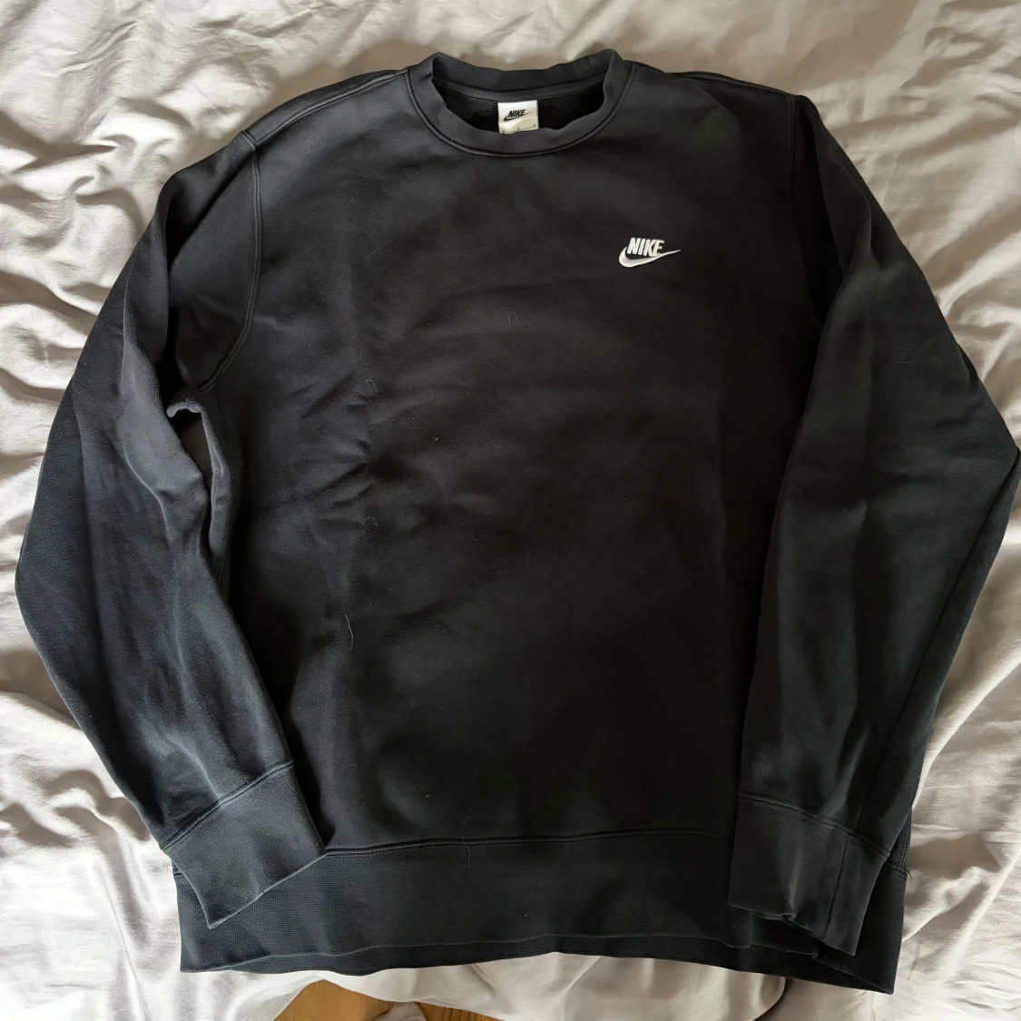 Svart sweatshirt från Nike i medium